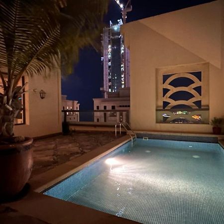 Neyar Beach Vibes - The Penthouse Vandrarhem Dubai Exteriör bild